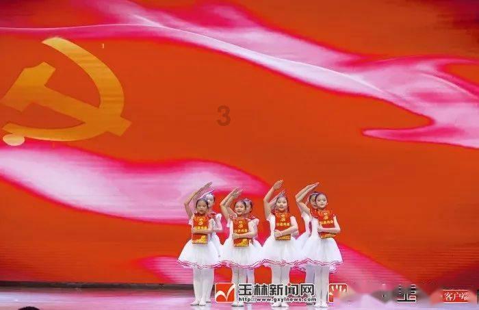 吃星星的恐龙男孩